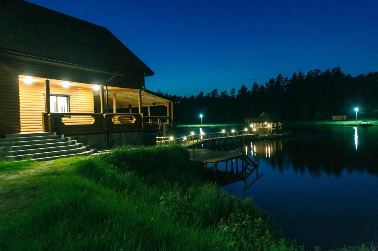 Загородные дома GuestHouse on the Lake with Bathhouse 70 km from Kiev Makariv