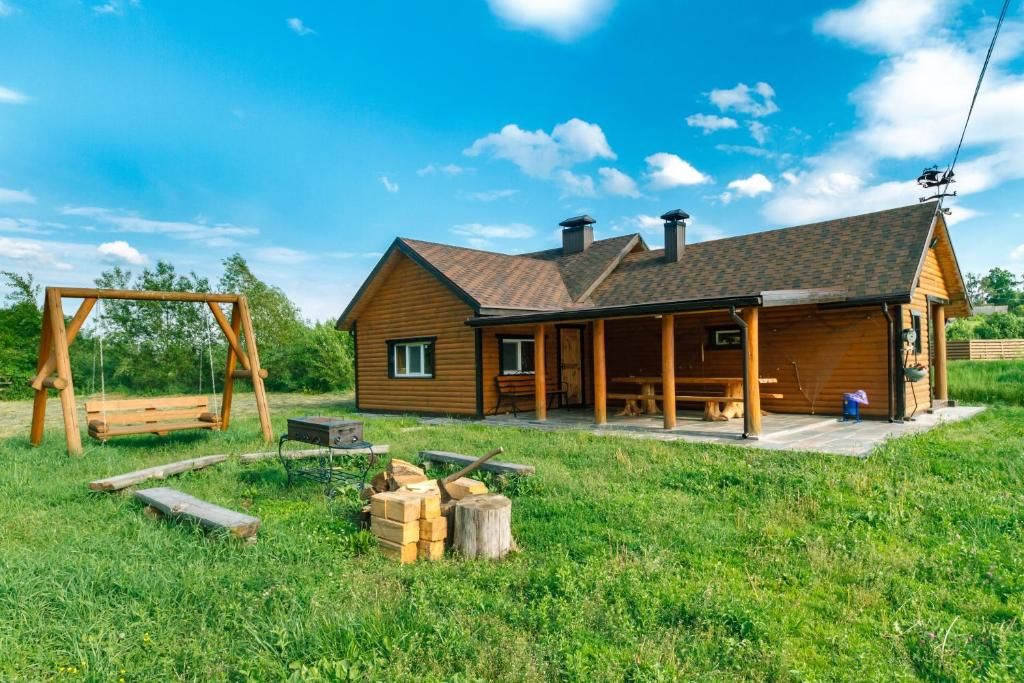 Загородные дома GuestHouse on the Lake with Bathhouse 70 km from Kiev Makariv